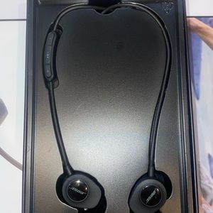 Black Bose SOUNDSPORT wireless headphones